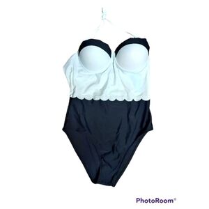 Cupshe NWT 1 Piece swimwear small double scalloped trim